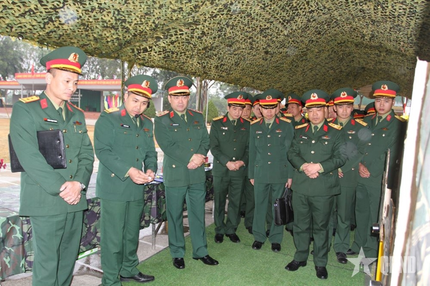 Tư lệnh Quân khu 1 kiểm tra công tác chuẩn bị đón nhận chiến sĩ mới và ra quân huấn luyện